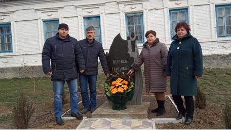У Верхньорогачицькому районі вшанували  пам'ять жертв голодоморів